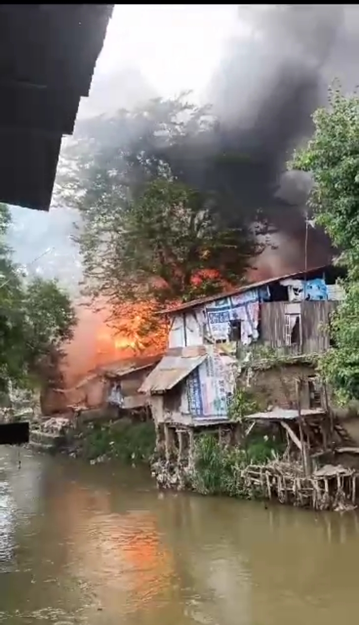 7 Rumah Di Bantaran Sungai Deli Terbakar