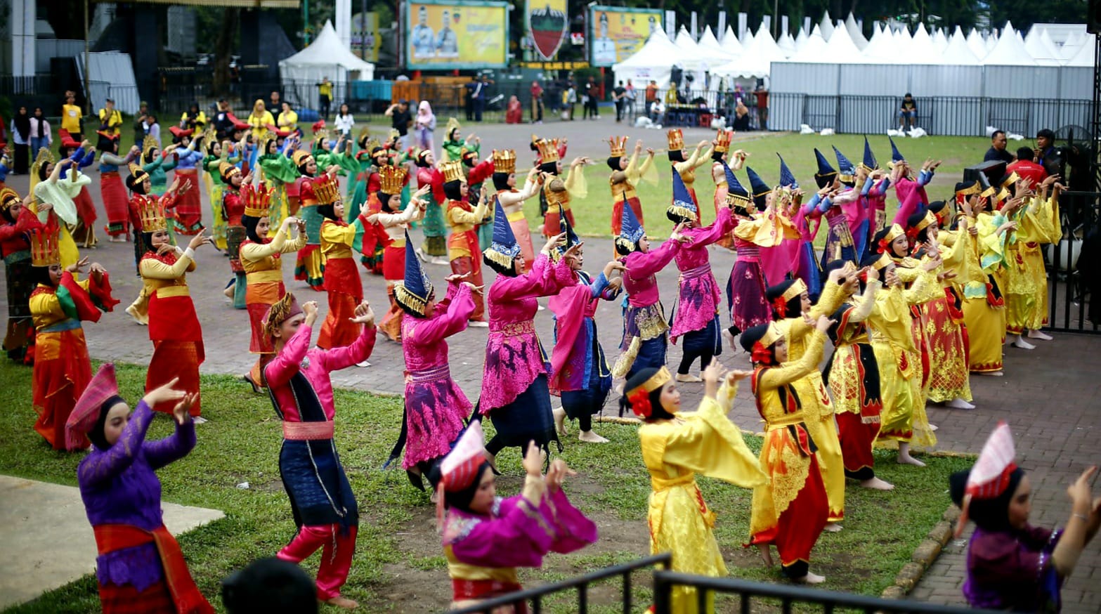 200 Mahasiswa UMSU Berpartisipasi Pecahkan Rekor MURI Tarian Massal