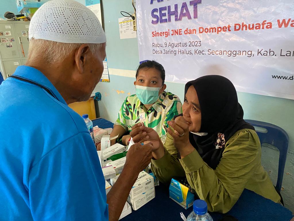 JNE Medan Bersama DD Waspada Gelar Pelayanan Sehat Di Desa Jaring Halus