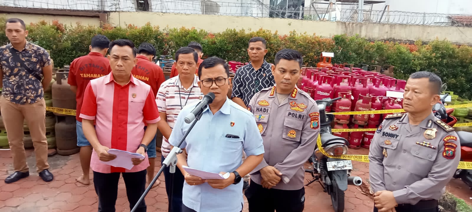 Polisi Gerebek Pangkalan Gas Oplosan Di Sunggal, 3 Pekerja Ditahan