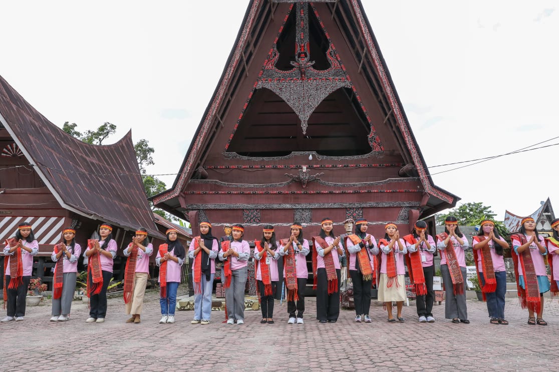 Terinspirasi Sosok Ganjar, Sukarelawan Srikandi Sumut Gelar Jelajah Sejarah Sigale-Gale