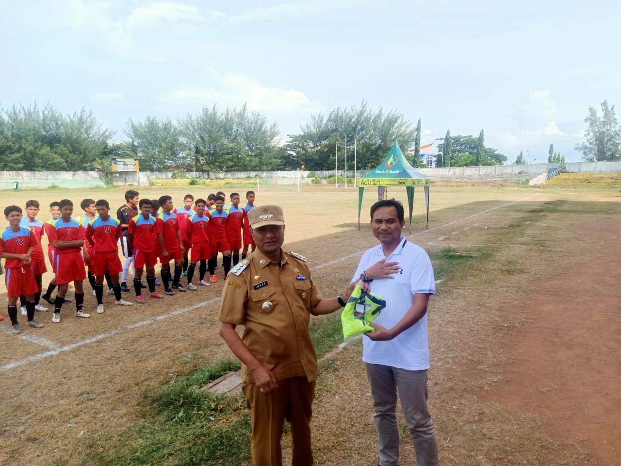Peduli Pendidikan Lingkungan Sekitar, PAG Bantu Seragam Olahraga Siswa SMAN 7 Lhokseumawe