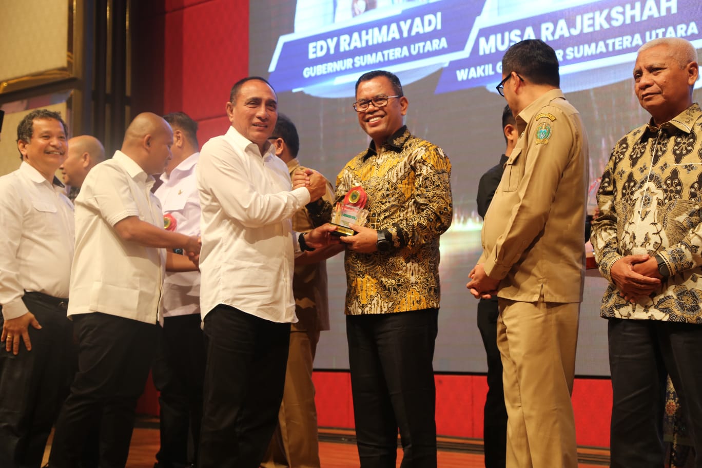 Bupati Toba Terima Penghargaan WTP 7 Kali Berturut-turut