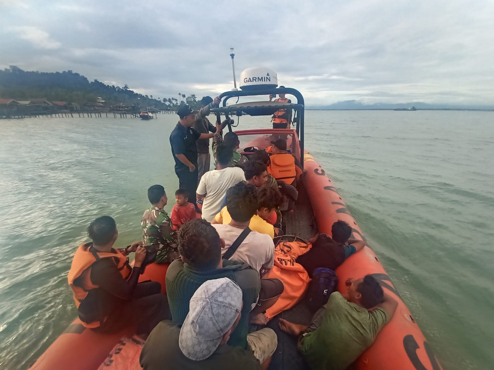 Kapal Nelayan Karam Di Pulau Tamang, 14 ABK Selamat