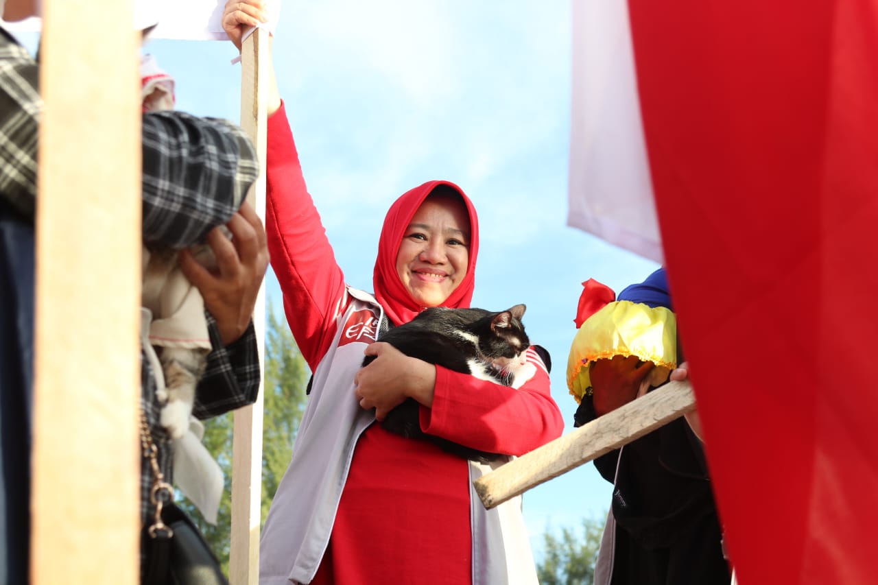 Komunitas Pecinta Hewan Kibarkan Merah Putih di Tugu Nol KM Banda Aceh