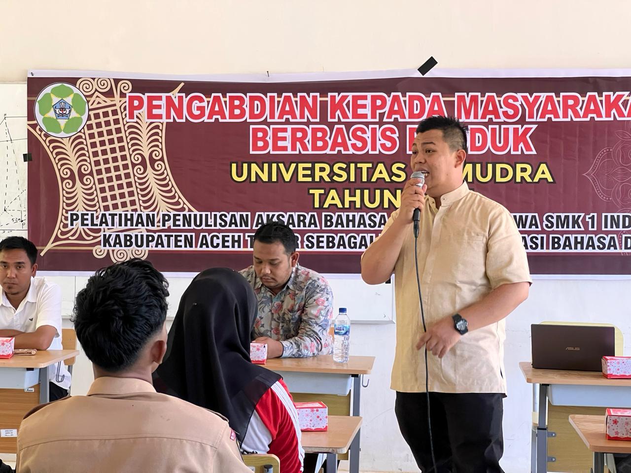 Laksanakan Ingub Aceh, Dosen Unsam Berikan Pelatihan Penulisan Bahasa Aceh