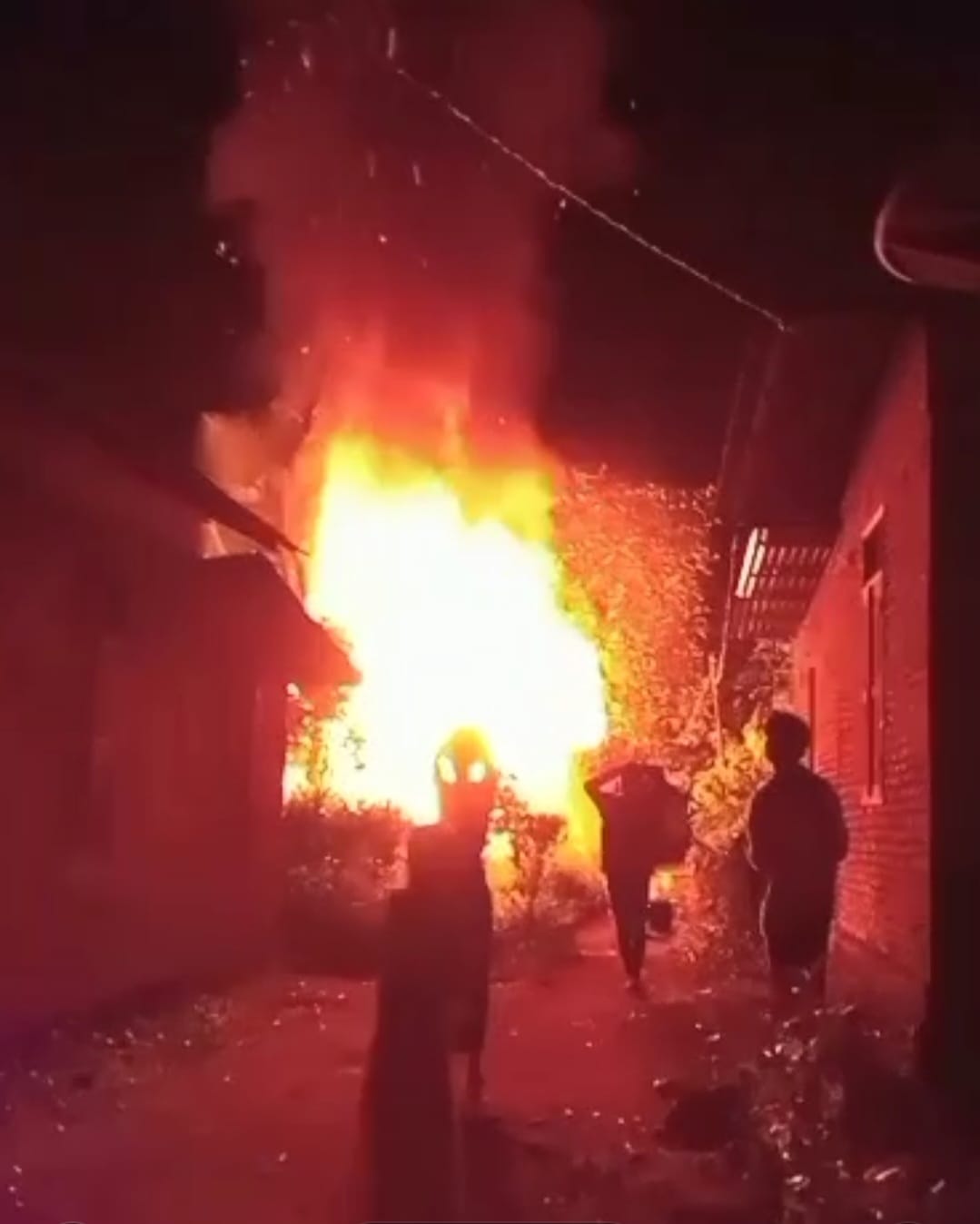 Rumah Keluarga Kurang Mampu Musnah Terbakar