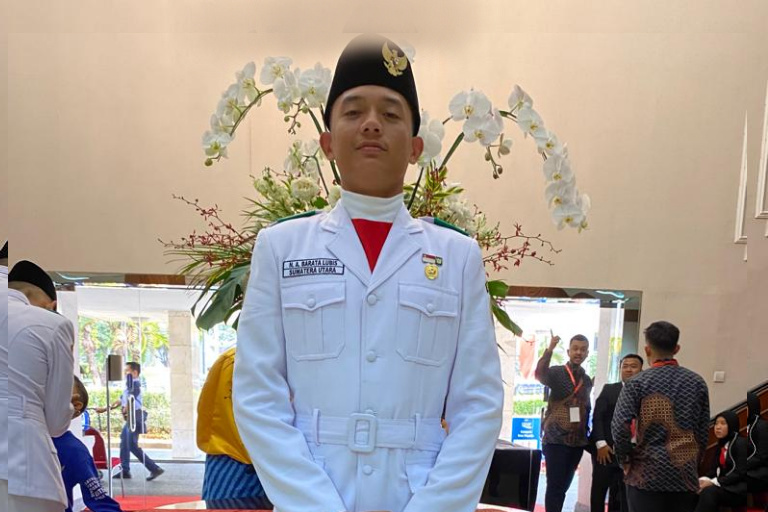 Kisah Anak Wartawan Madina Kibarkan Merah Putih Di Istana Negara
