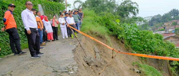 Wali Kota Tinjau Longsor Sejumlah Lokasi Di P. Siantar