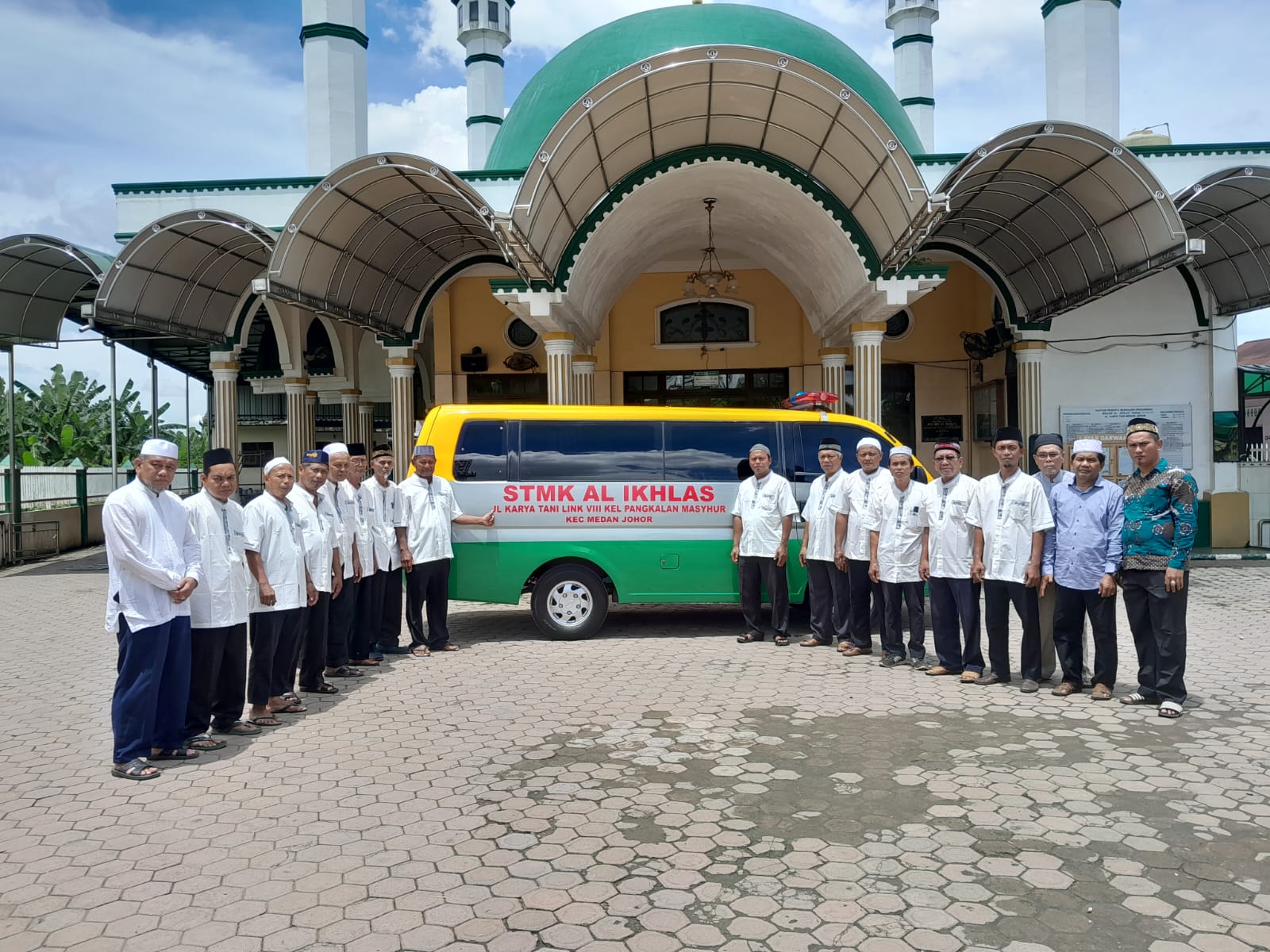STM Al Ikhlas Luncurkan Mobil Ambulans Untuk Warga