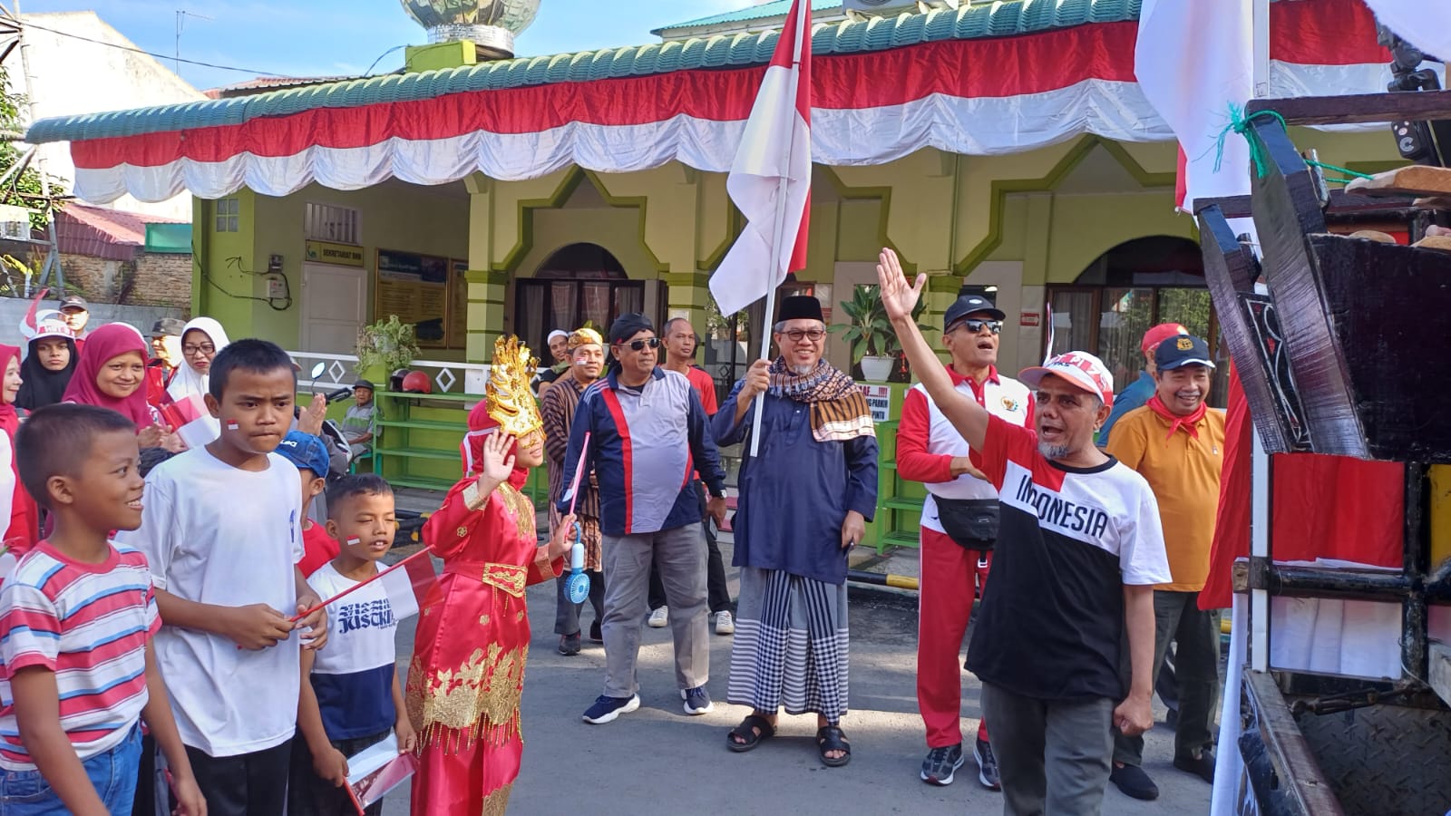 Rayakan HUT Kemerdekaan RI BKM Asy Syafi'iyah Gelar Jalan Sehat
