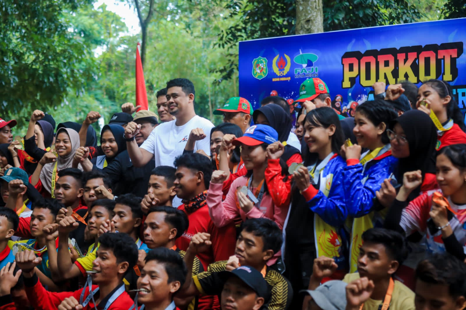 Porkot XIII, Bobby Nasution Berikan Beasiswa Untuk 2 Atlet Arung Jeram Peraih Medali Emas