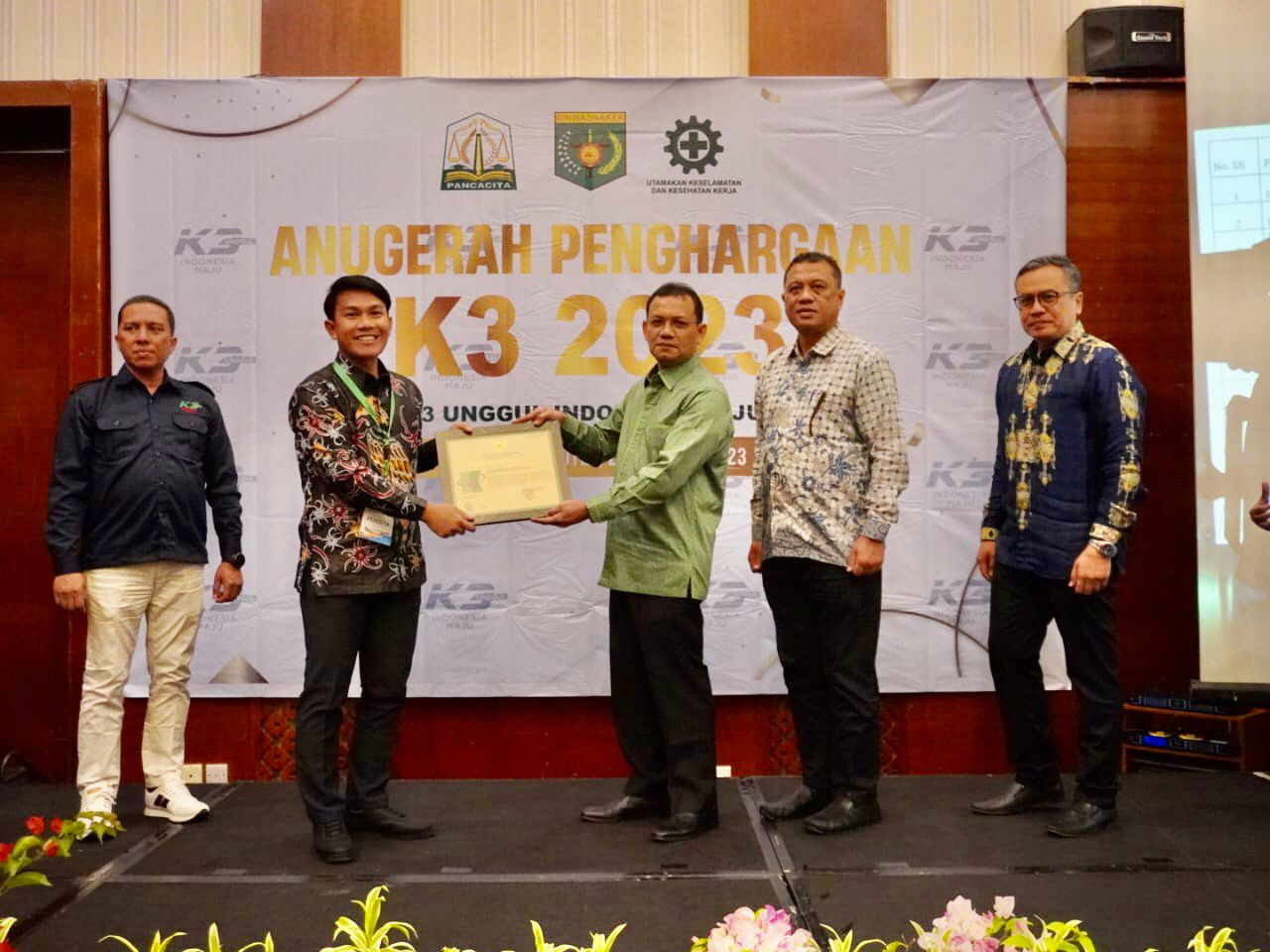 PLN UPP SBU2 Raih Penghargaan K3 Awards Dari Disnakermobduk Aceh