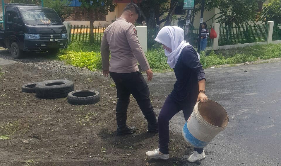 Minyak Goreng Tumpah Bahayakan Pengguna Jalan Di P.Siantar