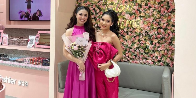 Miss International Supra Global 2022 Ryzia Nabila Sitorus Hadiri Soft Opening Miss Glam Ariska Putri Pertiwi