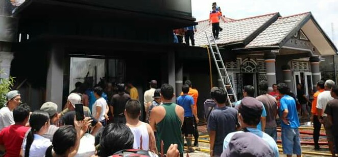 Gudang Papan Bunga Hangus Terbakar Di P. Siantar