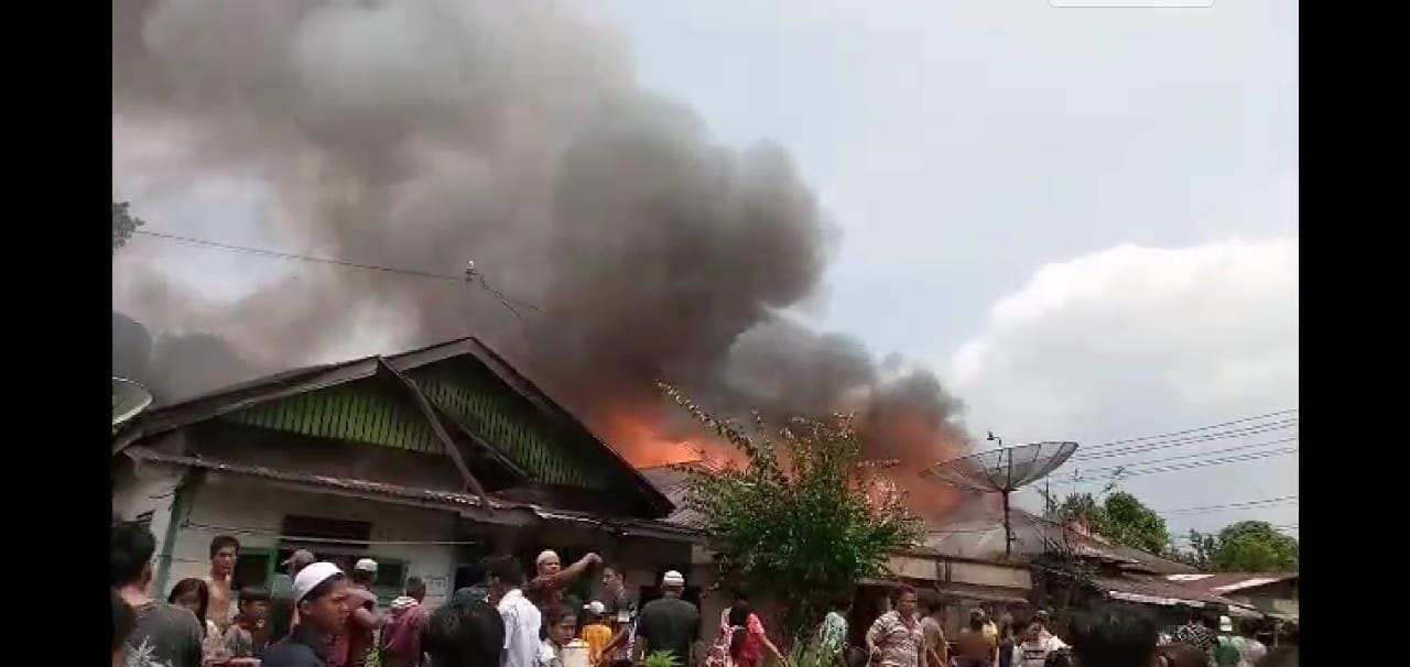 Kebakaran Di Simangambat, 6 Rumah Terbakar
