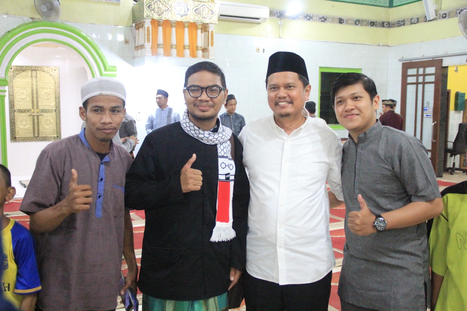 Ustadz Salim A.Fillah Dan Prof.Ridha Dharmajaya Mengisi Tabligh Akbar Di Belawan