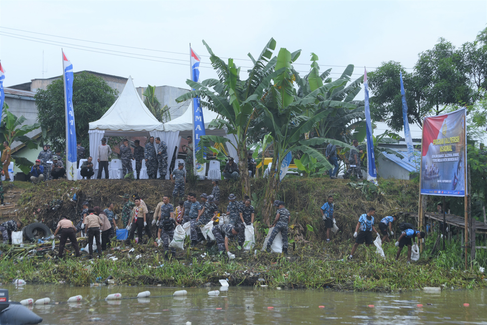 Lantamal I Laksanakan Prokasih Di Bantaran Sungai Deli