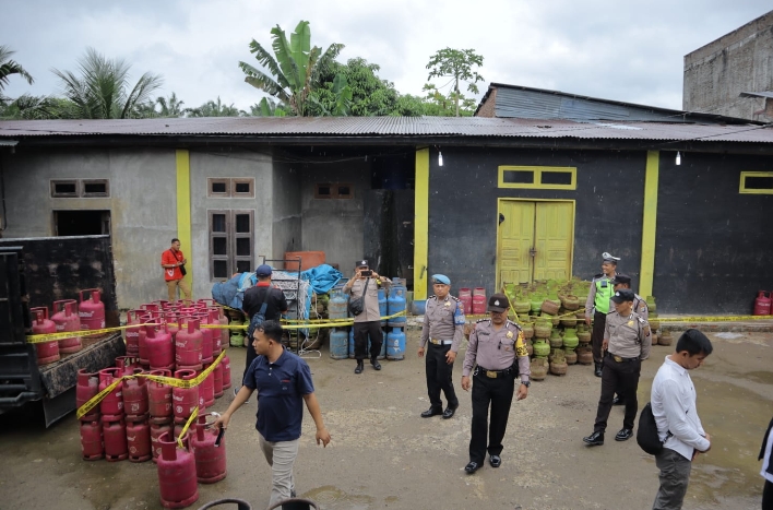 Gudang "Pencurian" Gas Bersubsidi Di Labura Kerjakan Anak Di Bawah Umur