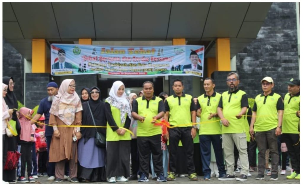 FTIK IAIN Langsa GelarJalan Sehat Cerdas Bersama