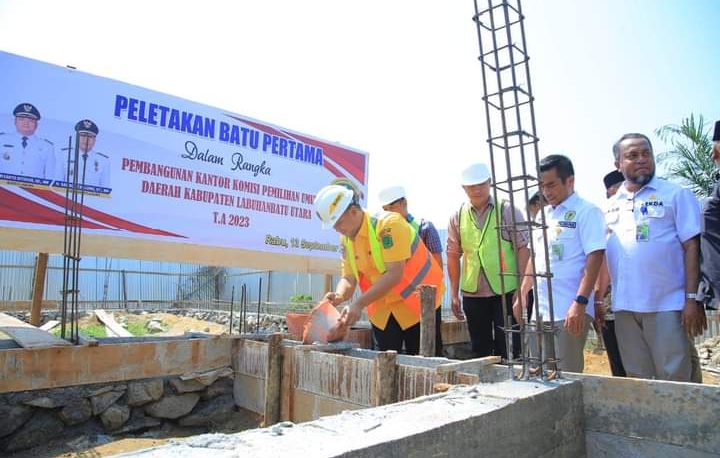 Bupati Letakkan Batu Pertama Pembangunan Gedung KPUD Labura