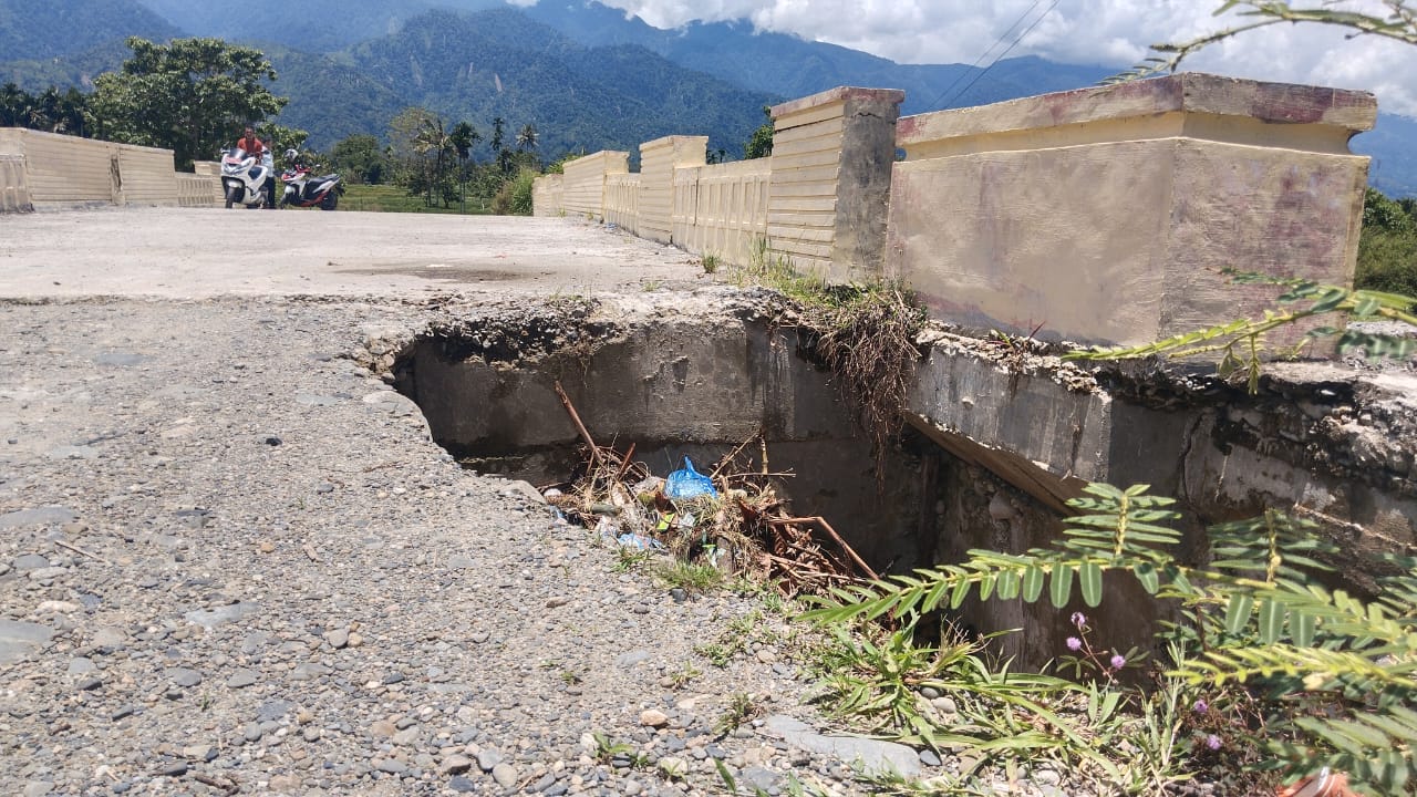 Sudah Empat Bulan Oprit Jembatan Di Agara Ambruk