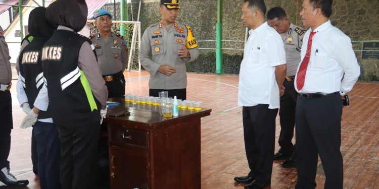 Berantas Narkoba, 14 Polisi Tapsel Dites Urine