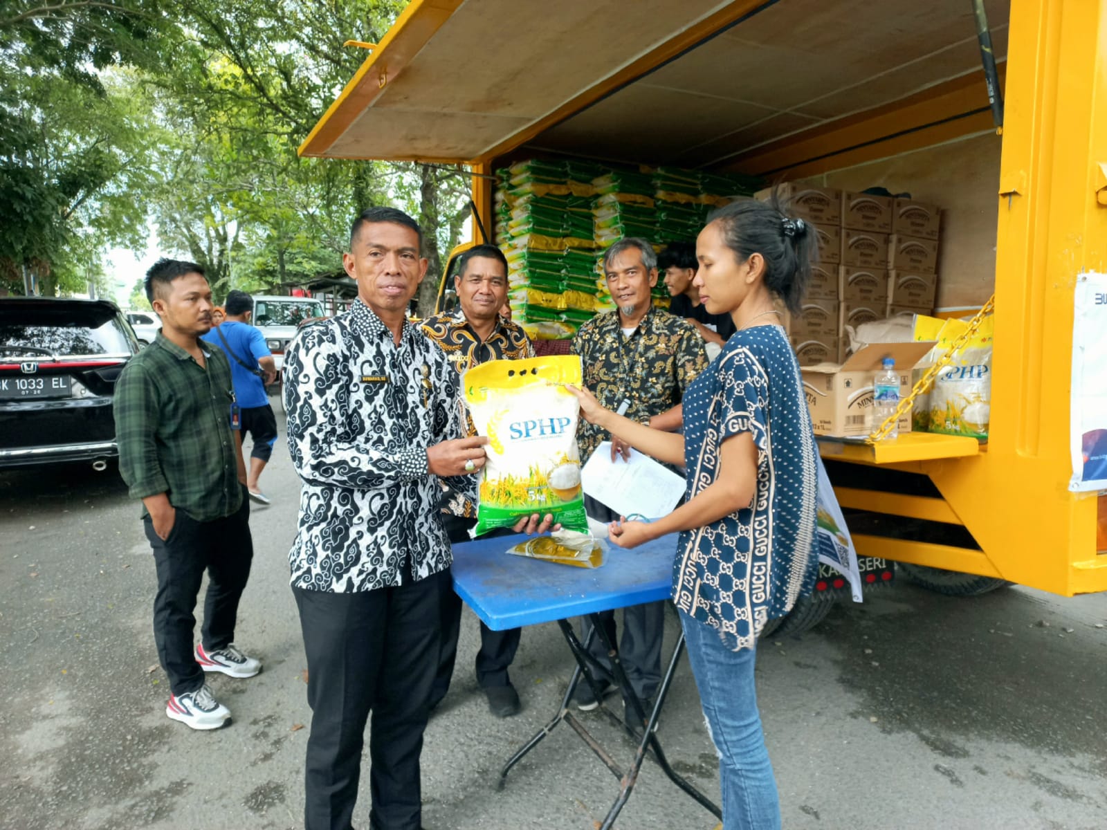 Diluncurkan Bobby Nasution, Mobil Pasar Murah Keliling Diminati Warga dan Mampu Jaga Stabilitas Harga