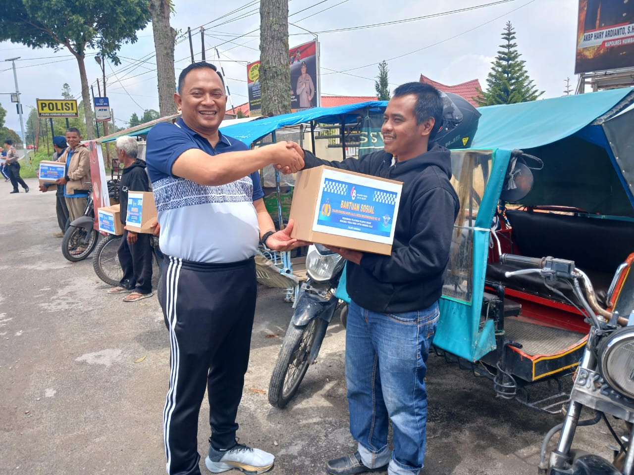 Sambut HUT Ke-68 Lantas, Polres Humbahas Giat Baksos Dan Sosialisasi