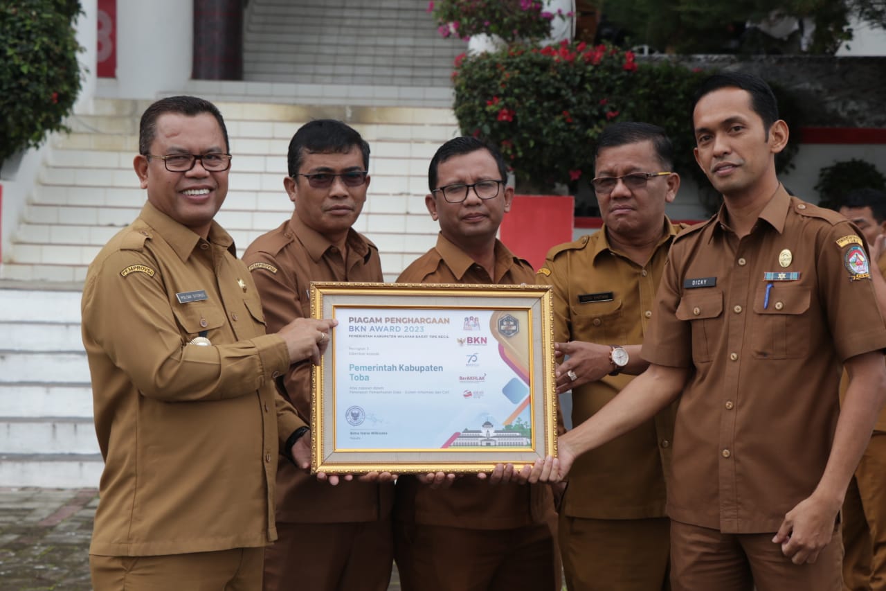 Pemkab Toba Terima BKN Award 2023