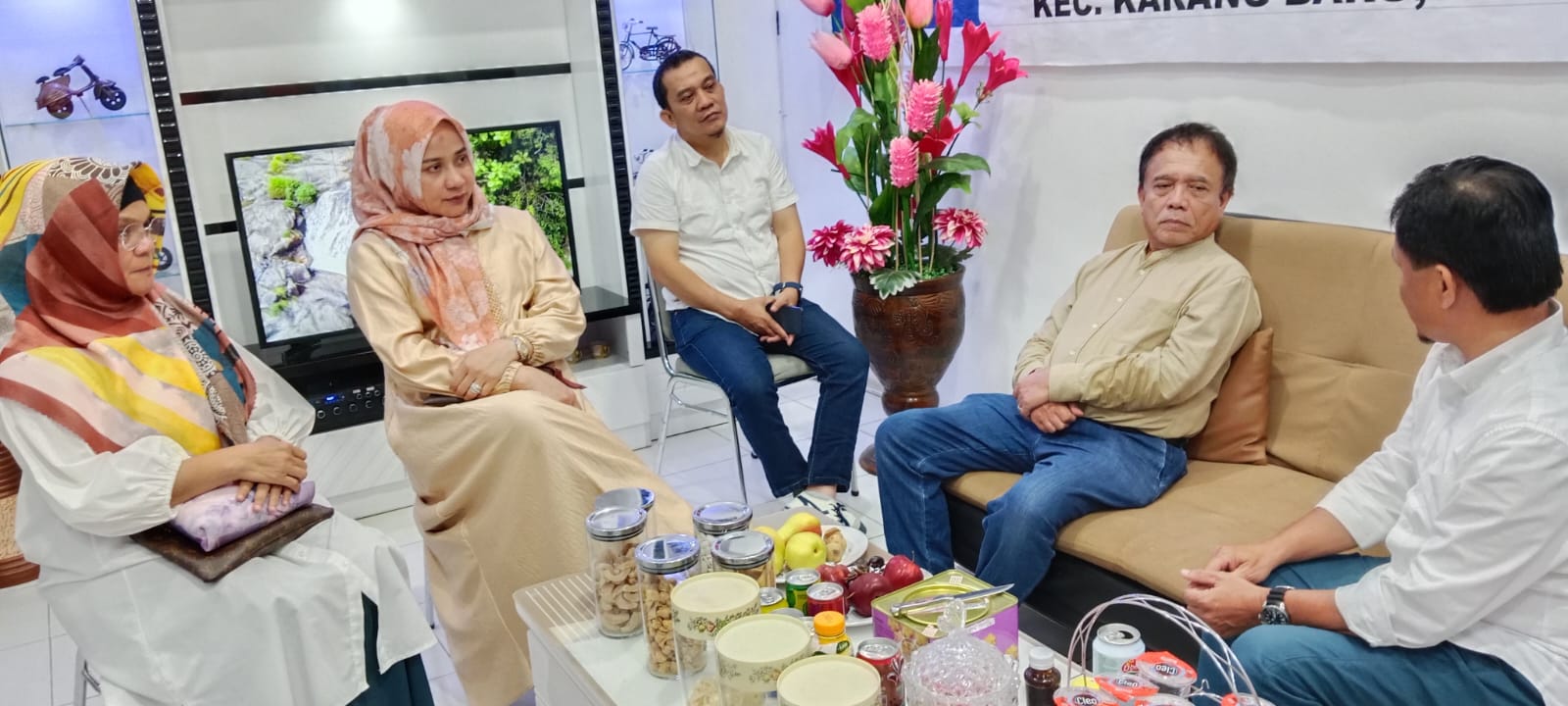 Rasa Haru Datok Syariful Alam Ketika Dikunjungi Irwandi Yusuf