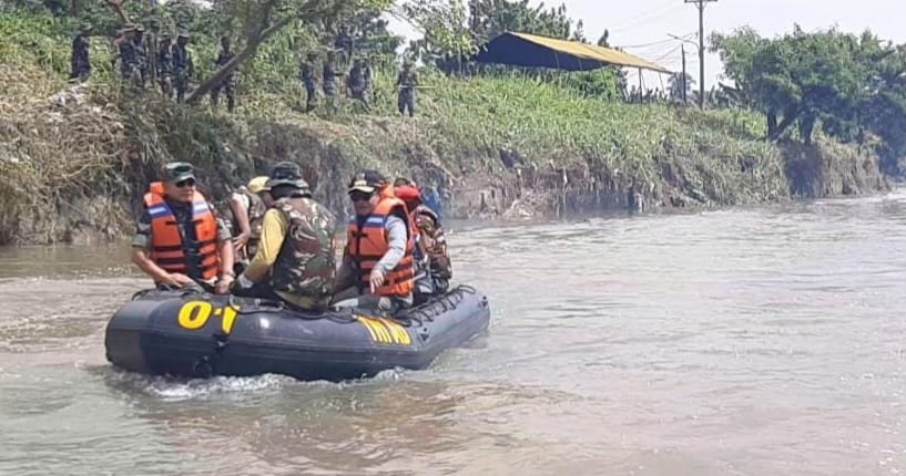 KASAD Dan Wali Kota Medan Bersihkan Sampah Sungai Deli