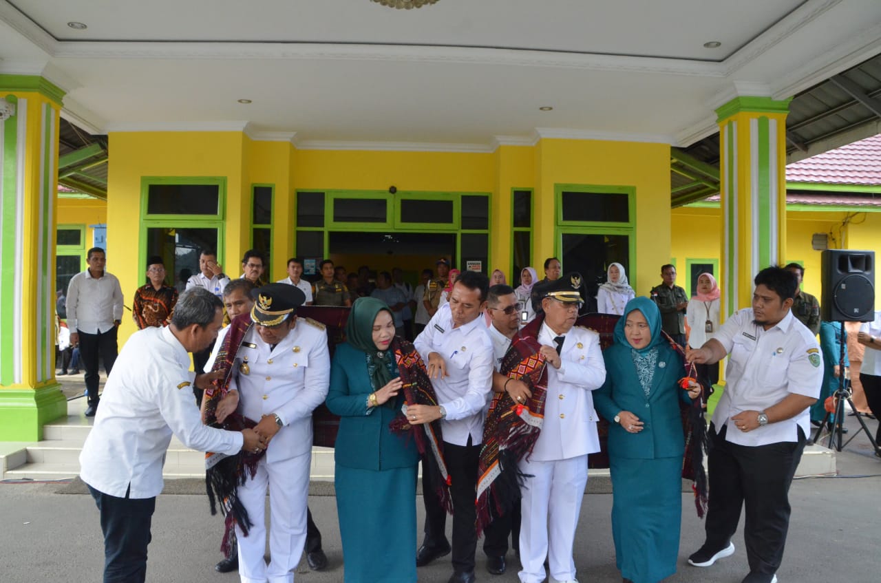 Irsan Dan Arwin Akhiri Jabatan, Dilepas Pegawai, Disambut Warga