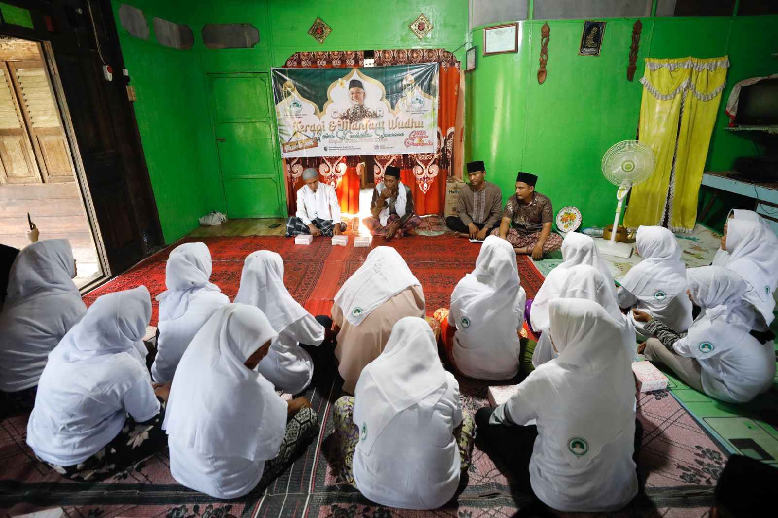 Ke Warga Asahan, Tuan Guru Ganjar Kenalkan Manfaat Hidroterapi Ketika Berwudhu