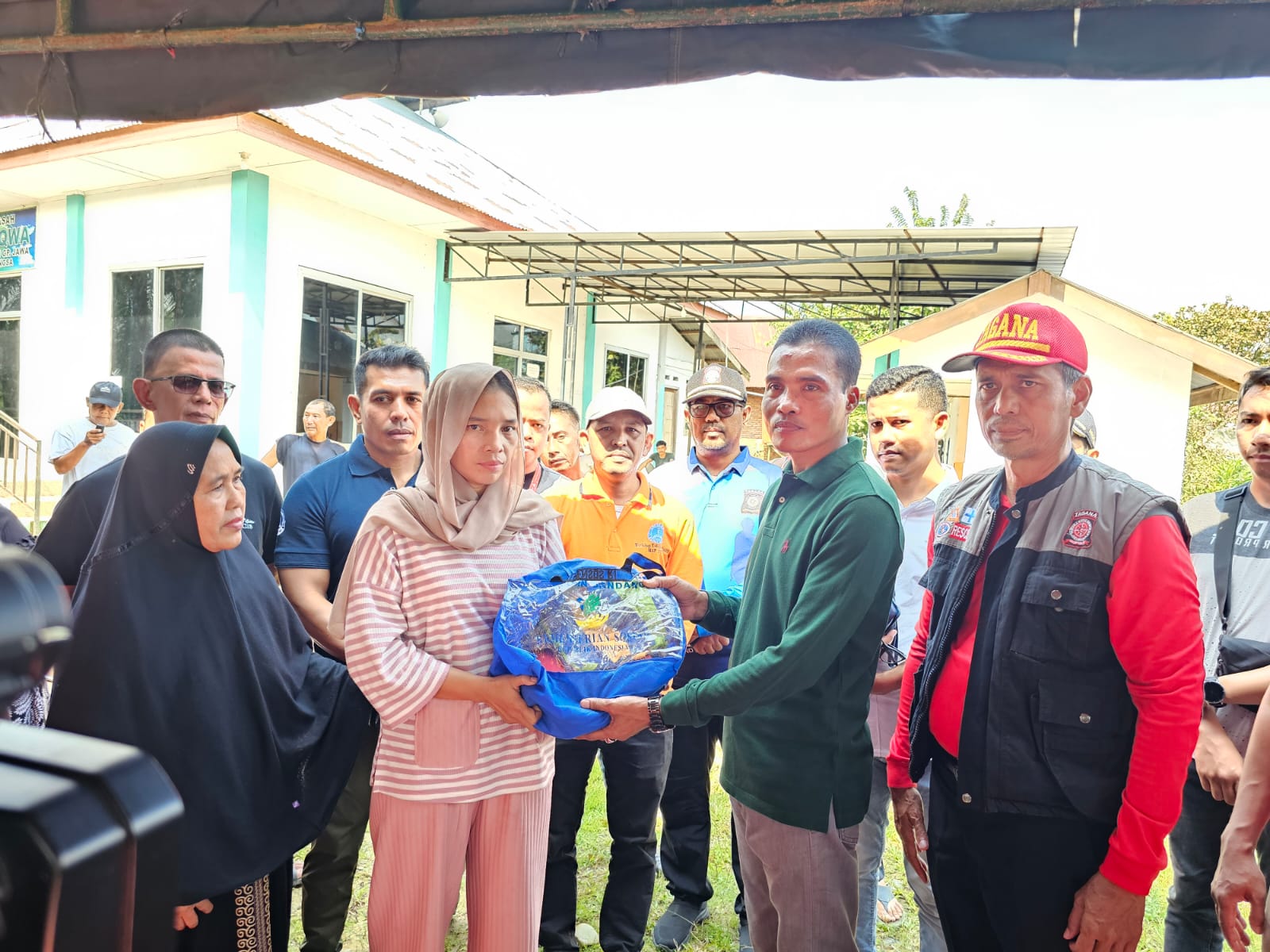 Pj Wali Kota Langsa Salurkan Bantuan Korban Kebakaran