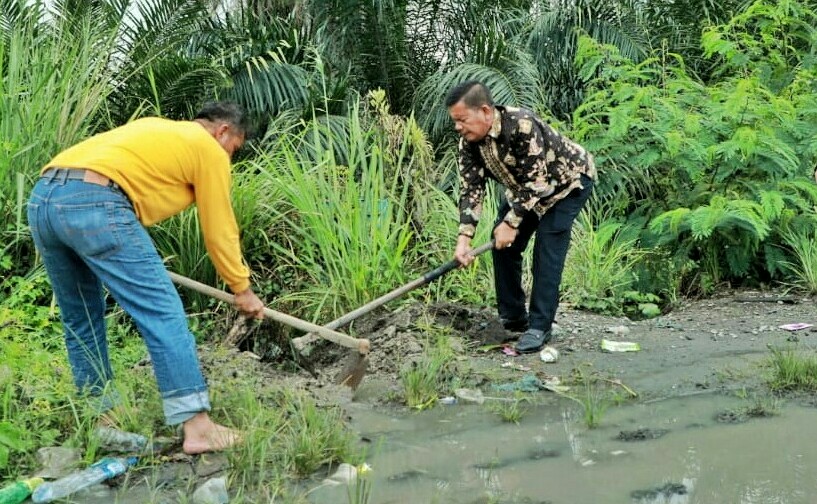 Jalan Tergenang Air, Bupati Simalungun Langsung Turun Tangan
