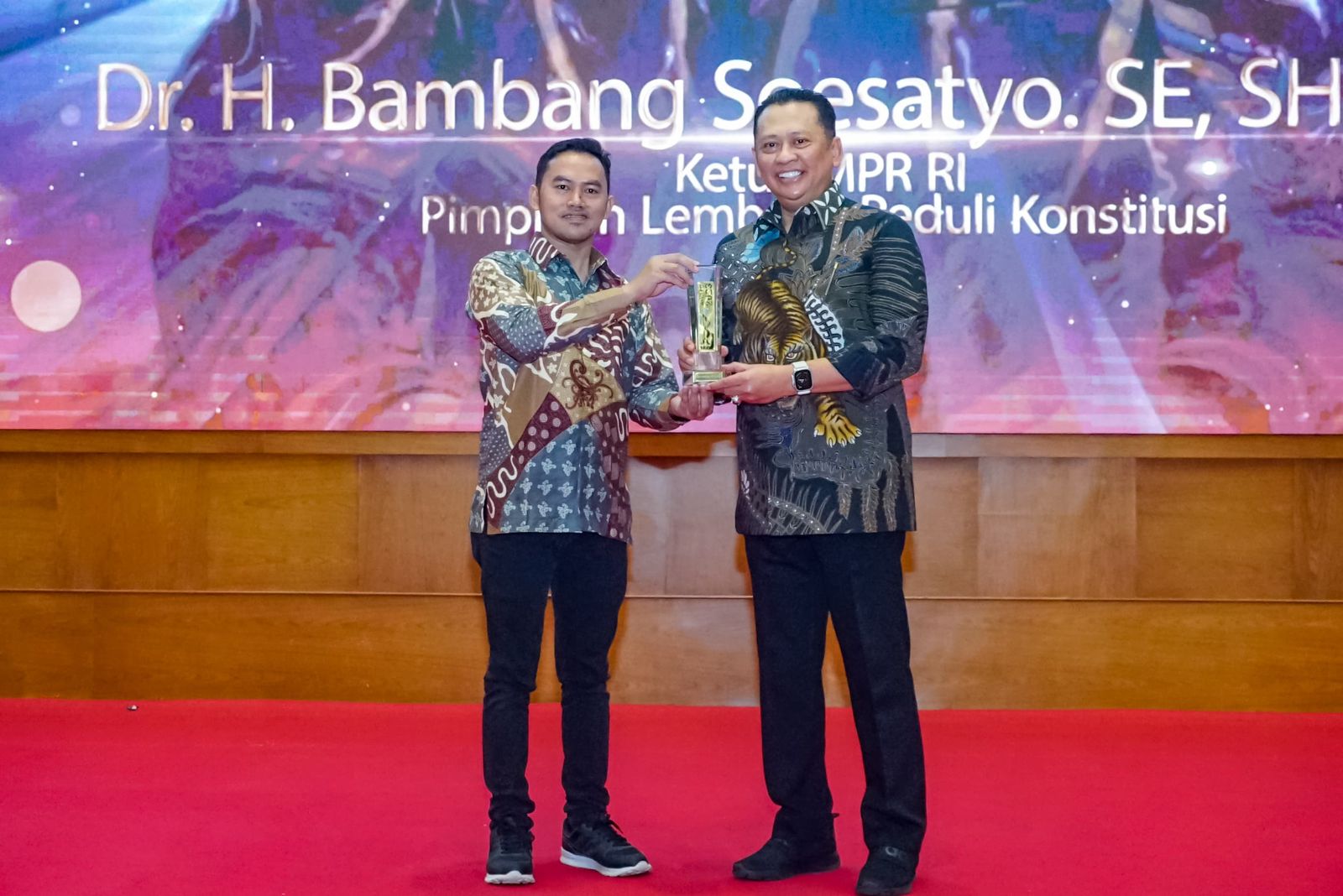 Raih KWP Award 2023, Bamsoet : Perlunya Mengembalikan Kewenangan MPR