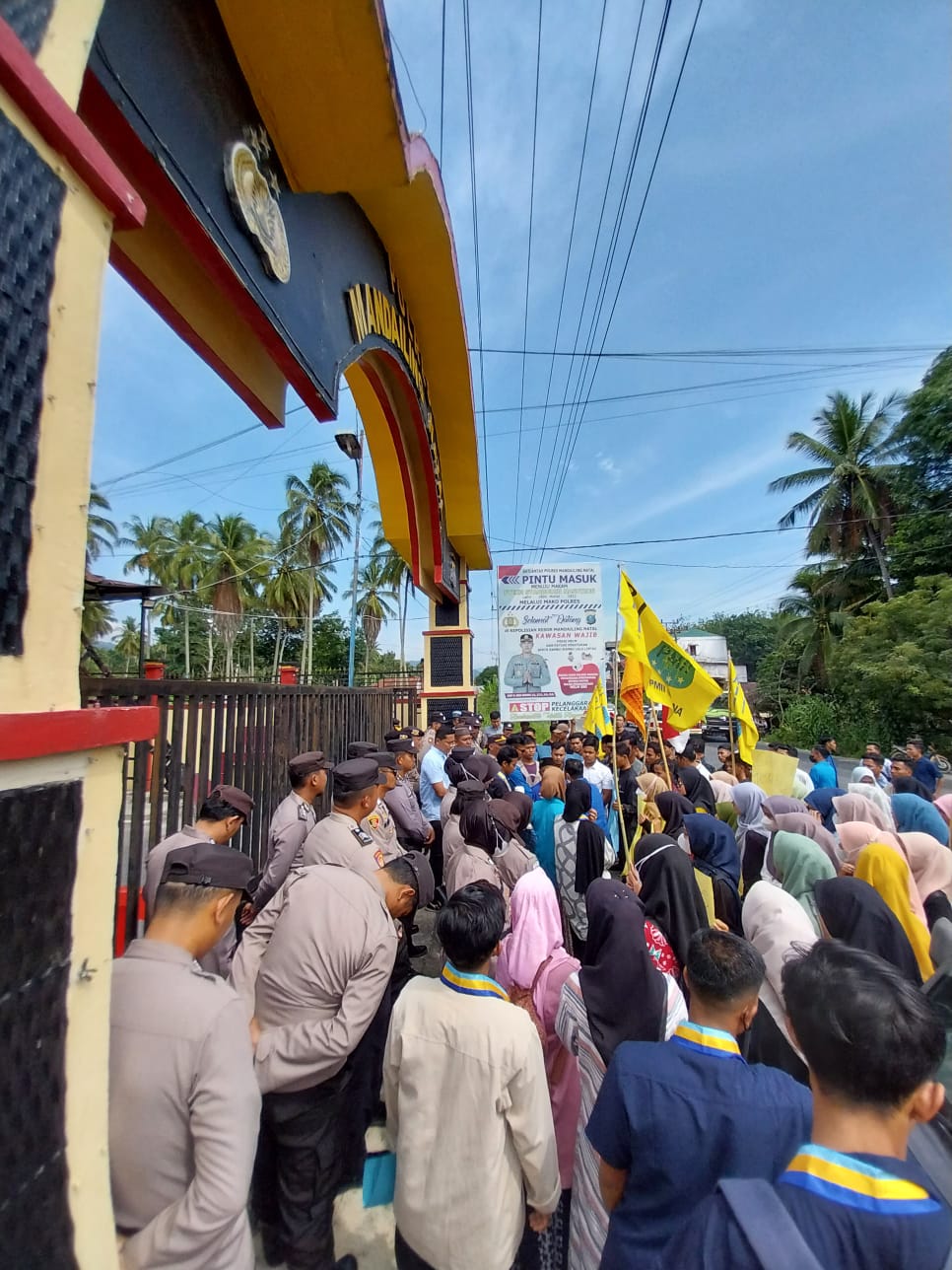 Massa PMII Madina Minta Kapolres Tangkap Oknum Mafia Galian C Ilegal