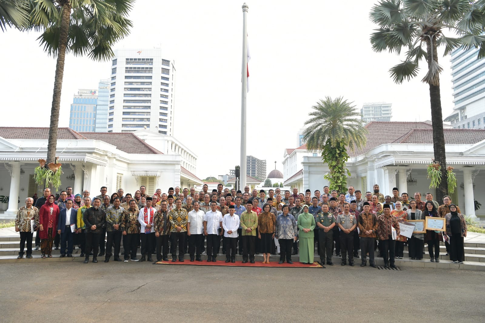 Pj Bupati Agara Terima Apresiasi Insentif Fiskal Dari Wapres