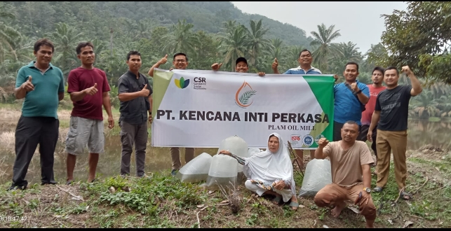 PT.KIP Berikan Bantuan 5000 Bibit Ikan Untuk Poktan Remaja Masjid