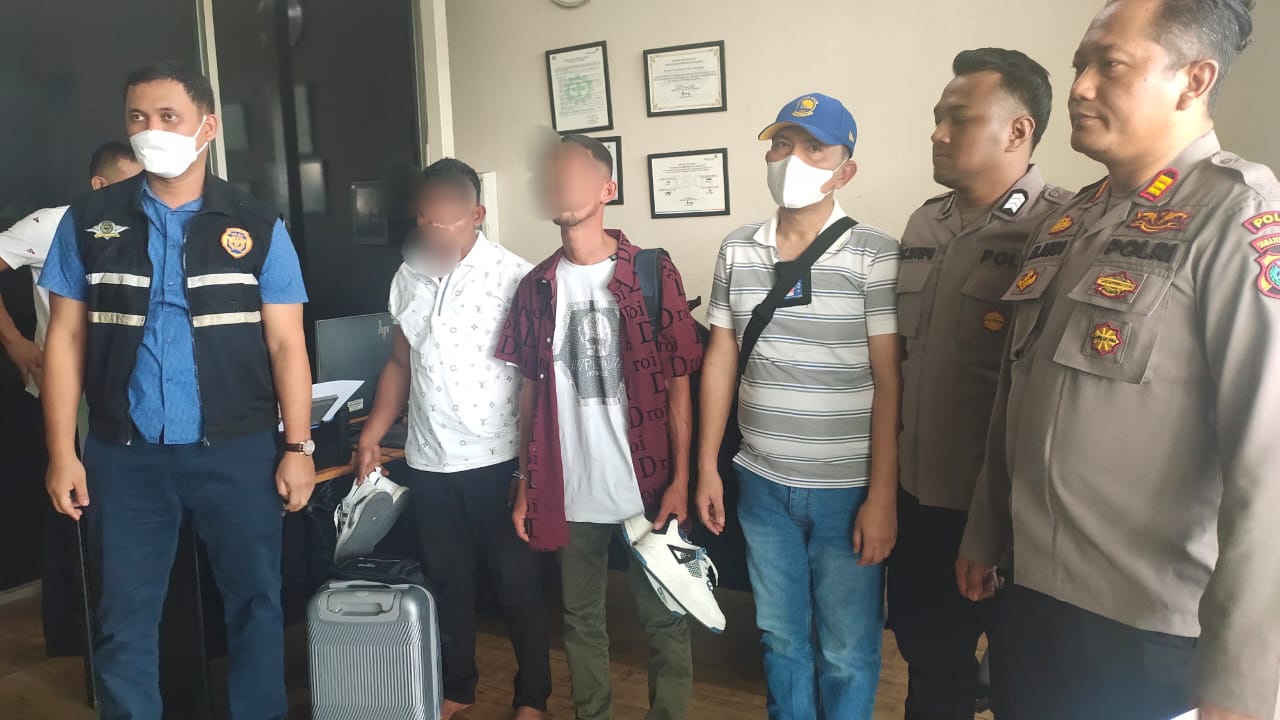 Dua Penumpang Sembunyikan Sabu Di Sepatu Diamankan Di KNIA