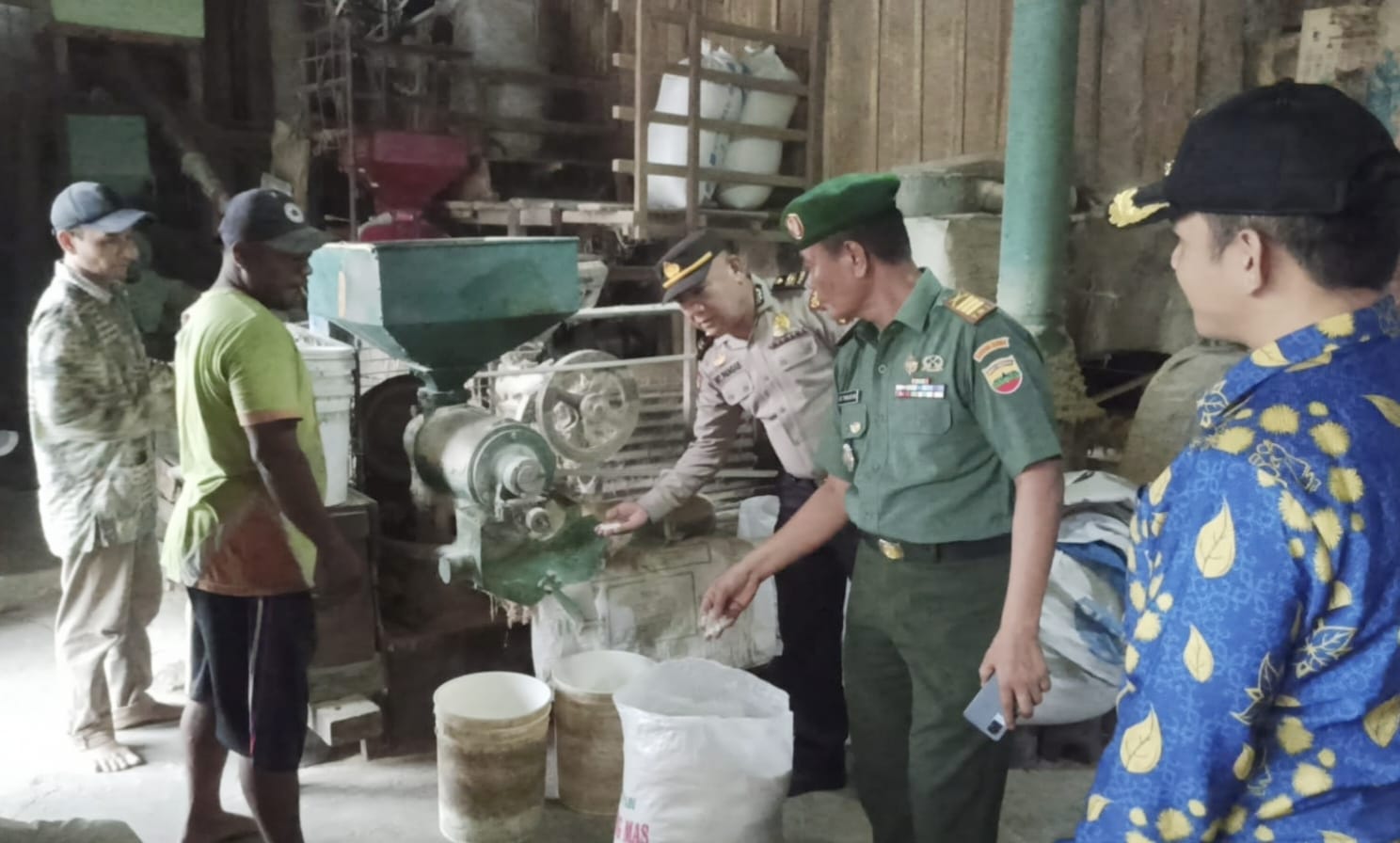 Antisipasi Beras Plastik, Muspika Batangkuis Sidak Pasar Dan Kilang Padi