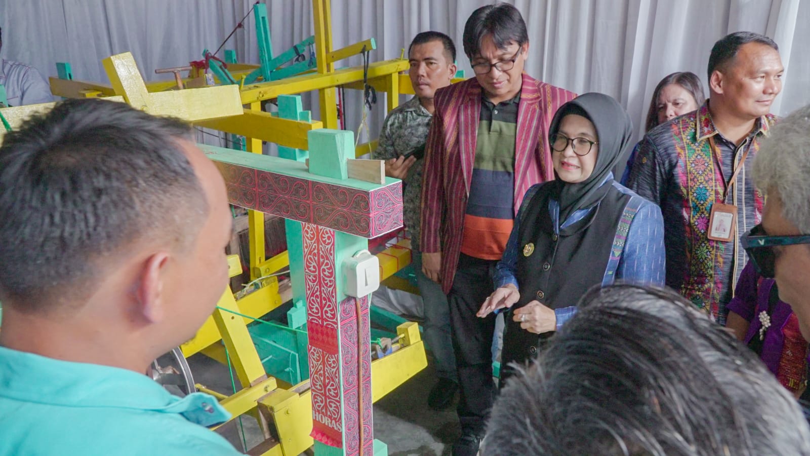Wujudkan Program Electrifying Lifestyle Sektor UMKM, PLN Dukung Pengrajin Ulos Gunakan Mesin Tenun Electric