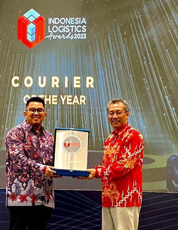 JNE Raih Penghargaan Courier Of The Year Di Indonesia Logistic Awards 2023