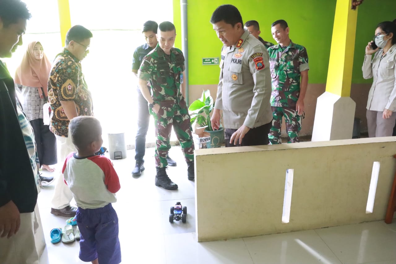 Dinyatakan Sembuh, Kapolres Simalungun Antar Pulang Bocah Korban Kekerasan