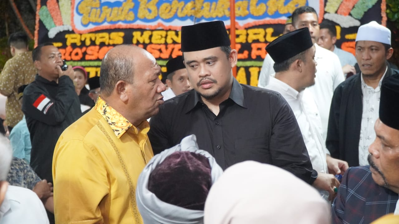 Dari Jakarta, Plt Bupati Langkat Dampingi Jenazah Dato' Sri Syamsul Arifin Hingga Ke Rumah Duka Di Medan