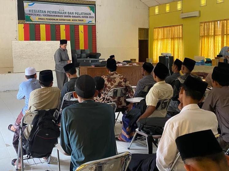 Direktur Pascasarjana IAIN Langsa Beri Tips Belajar Kitab Kuning Ke Santri