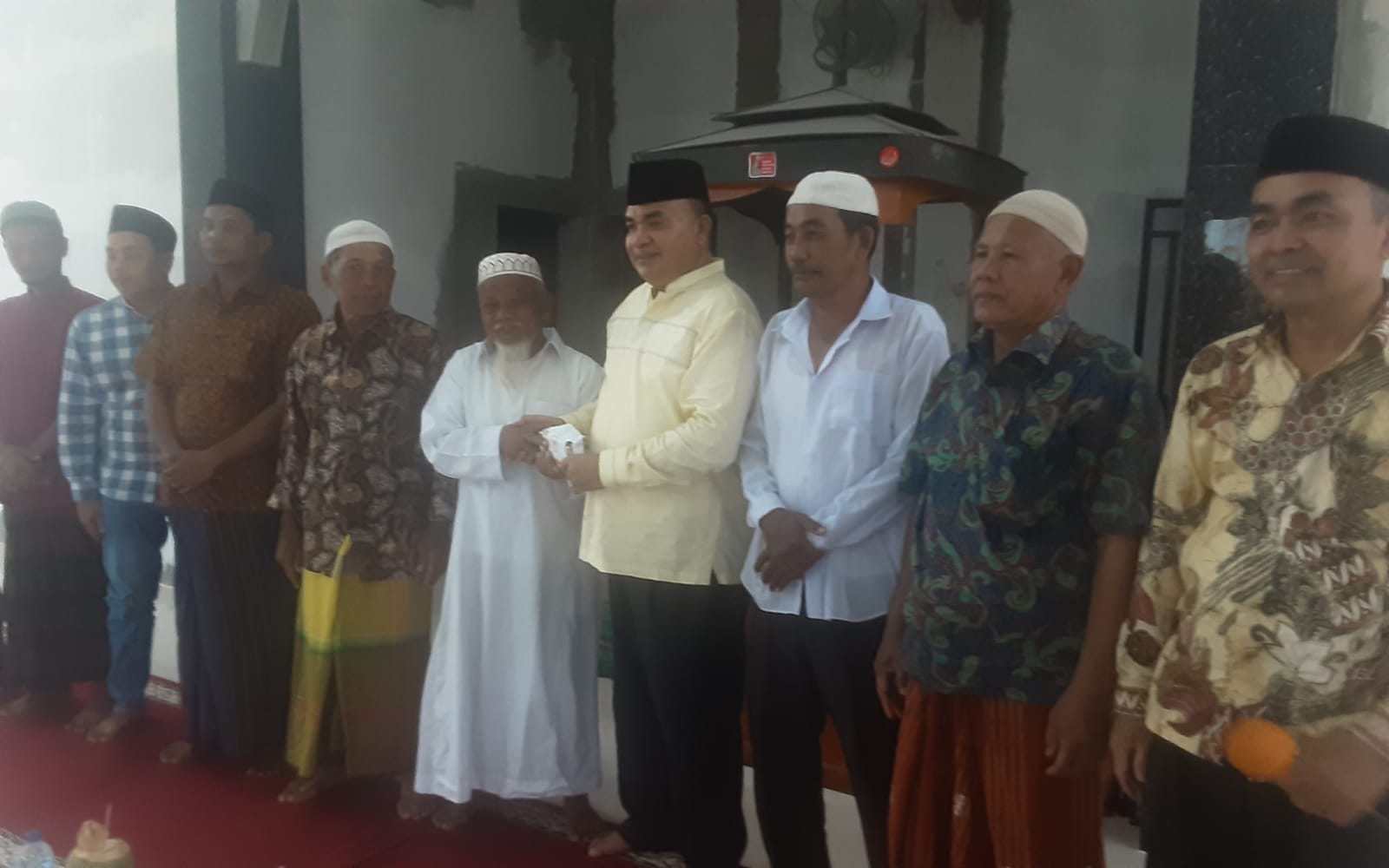 Anggota DPR RI, Salim Fakhry Bantu Warga Lawe Bulan