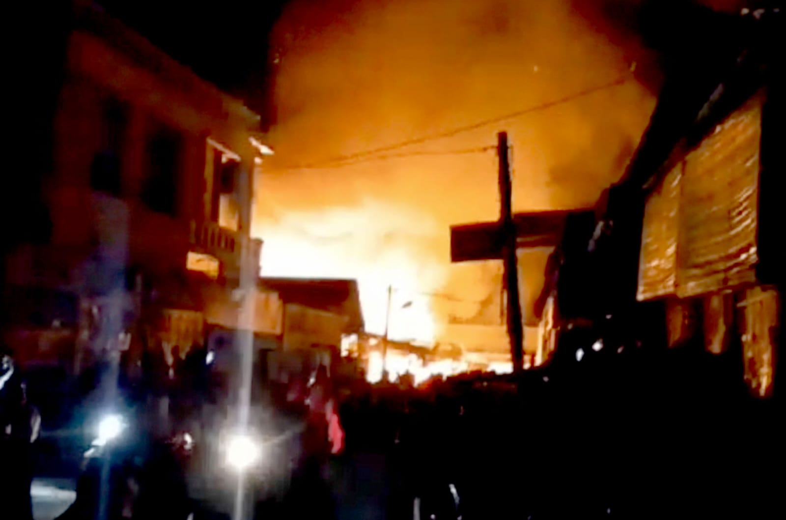 Diduga Korsleting Listrik, 12 Kios Dan Lapak Di Pasar Padang Tiji Terbakar